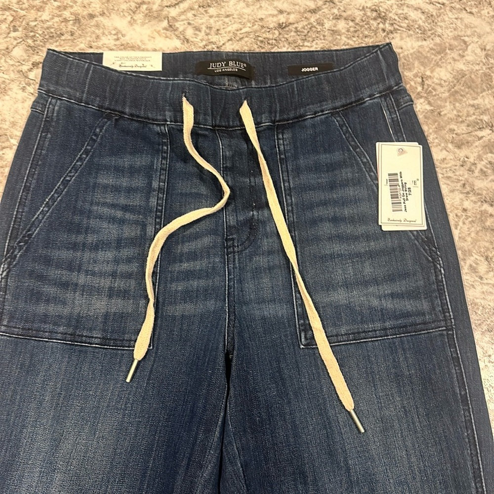 NWT-Judy Blue 7/28 Jess pull on joggers with draw string